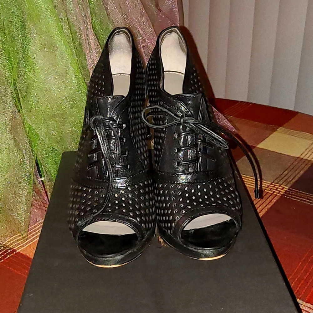 Vince Camuto black leather shoe boots